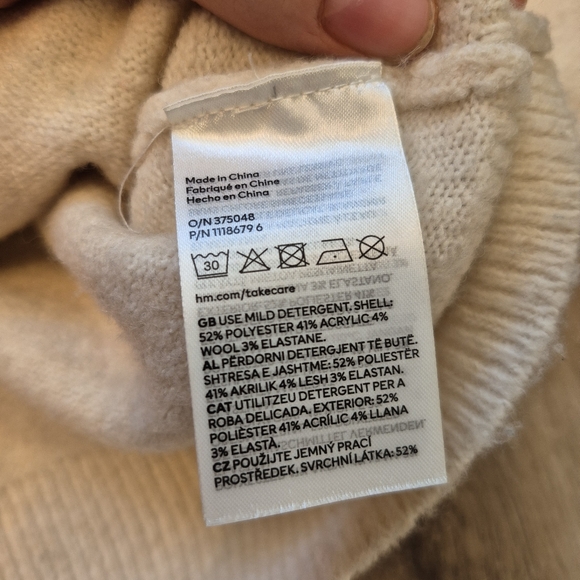 H&M Women's Soft Cream & Red Fair Isle Ski Cabincore Sweater Size XS-M - Picture 5 of 5